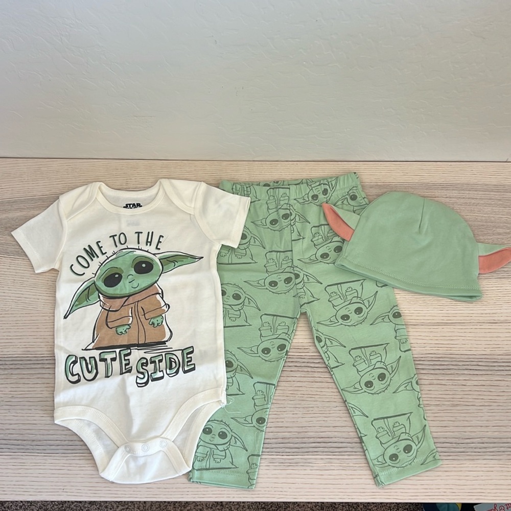 NWOT - Star Wars x Disney baby yoda matching set with yoda ears